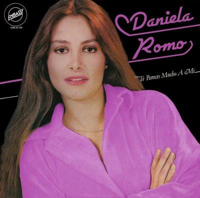 DANIELA ROMO-TE PARECES MUCHO A MI